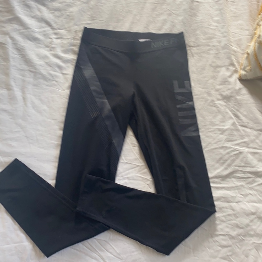 Black Nike pro leggings